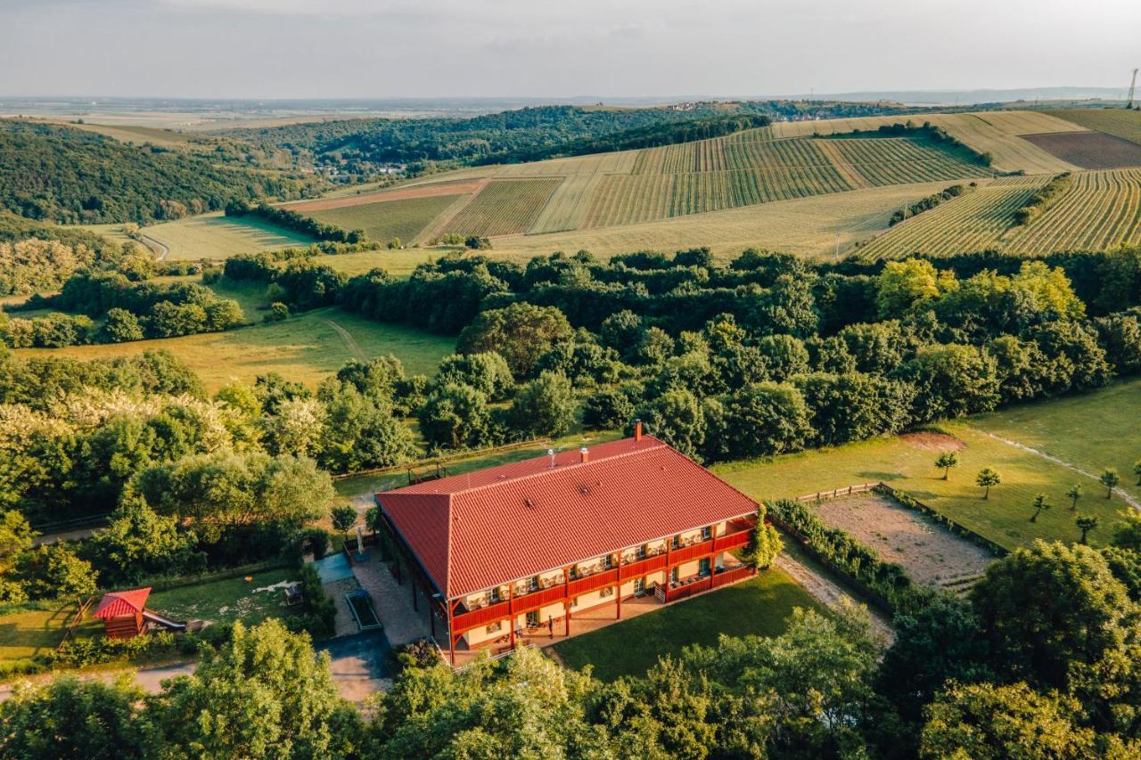 Farma Ovci Terasy Villa Němčičky Eksteriør billede